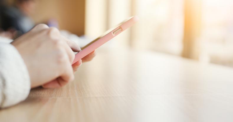 いつもスマホが気になる!目が疲れる!